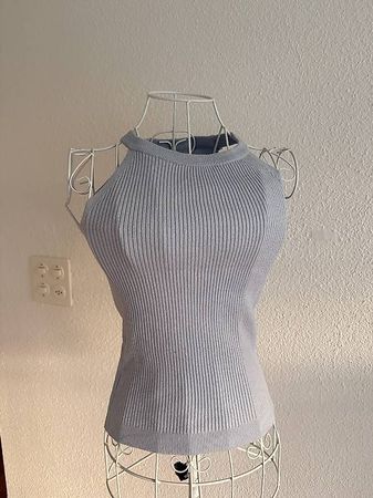  Figurbetontes Ribbed Neckholder-Top 