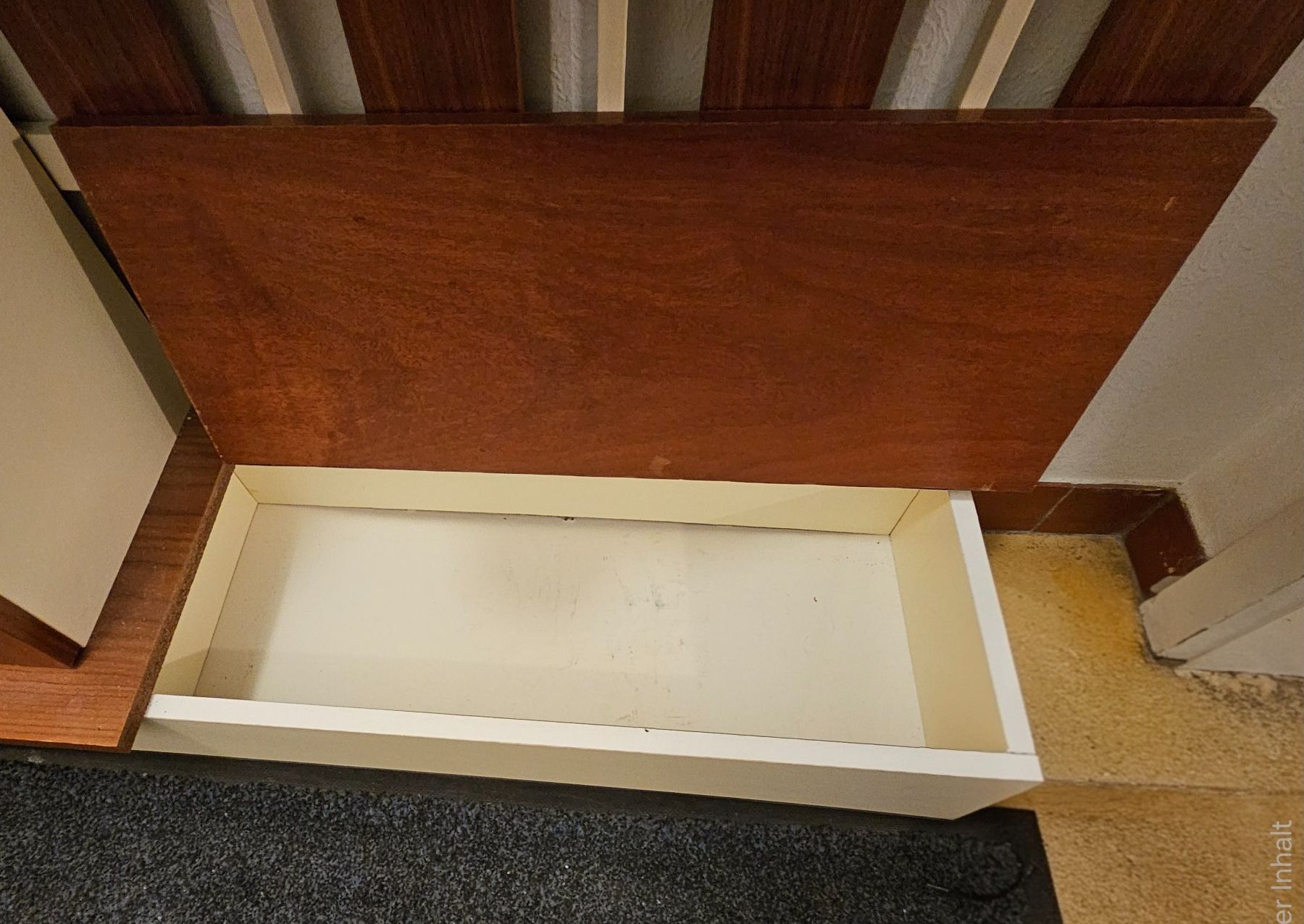 Garderobe: geräumige Garderobe – Gebraucht aus Basel von sirenusa 2