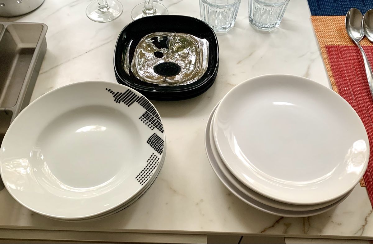 Elettrodomestici da cucina: KITCHEN: utensil / set glasses/ plates / cutlery – Usato da Zürich venduto da Angela_Fashion_Lover 2