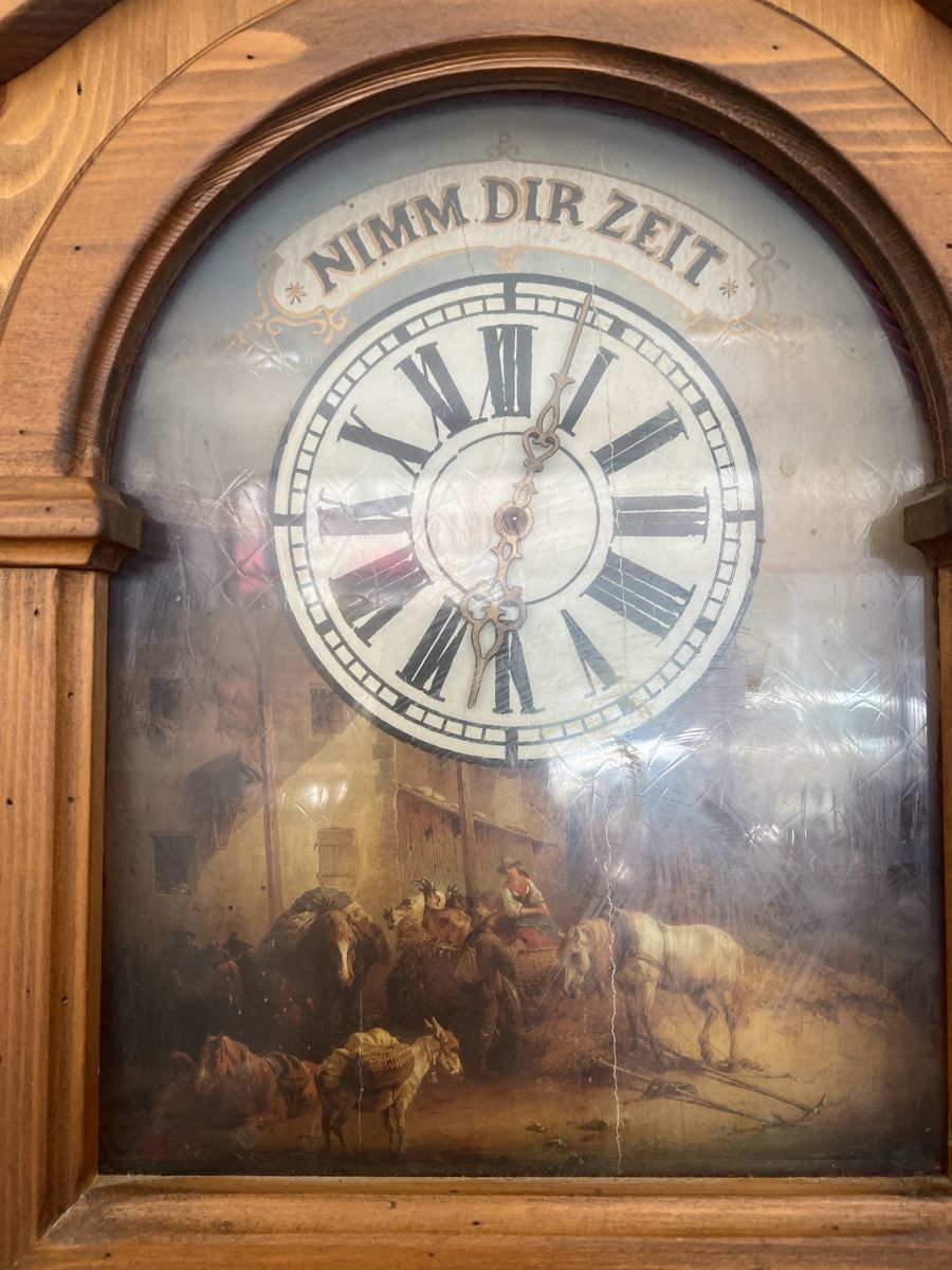 Orologi da terra & Orologi da parete: Rustikale Standuhr, Handgeschnitzt, "Nimm Dir Zeit" – Usato da Rorschach venduto da TrendyDeals 1