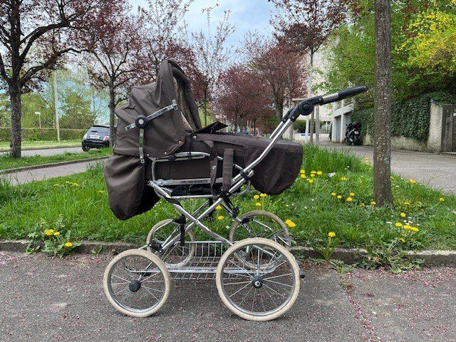 Carrozzine: Hesba Kinderwagen im Retrolook – Usato da Basel venduto da nil_8525