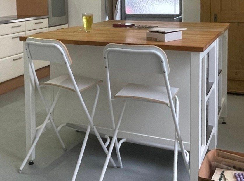 Ikea Cucine complete: 1 Küchenmöbel "Torneviken" mit 2 Barhockern "Franklin" – Usato da Wald ZH venduto da kra_5mc9 1
