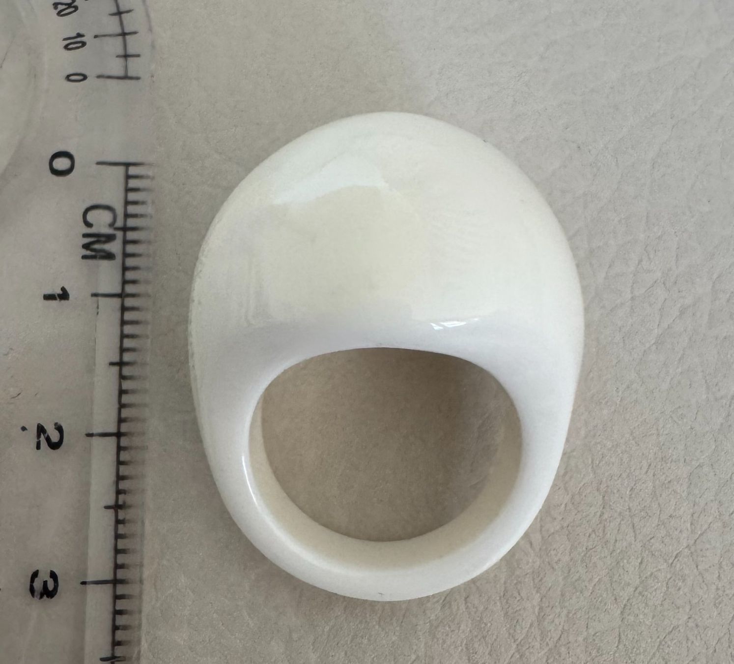 Anelli: Bague blanche épaisse – Usato da Denens venduto da sar_5wlm 4