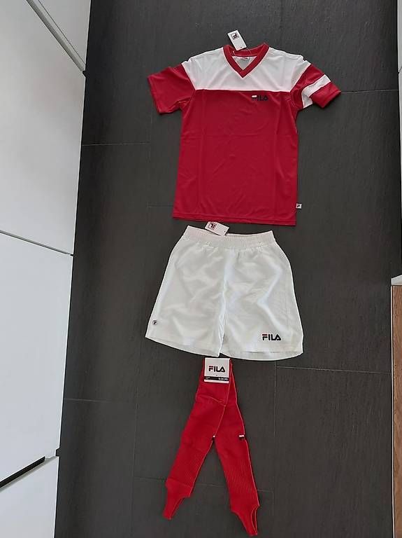 Scarpe, pantaloni & magliette da ginnastica: Fussball Set NEU – Usato da Zuzwil SG venduto da Speedy88