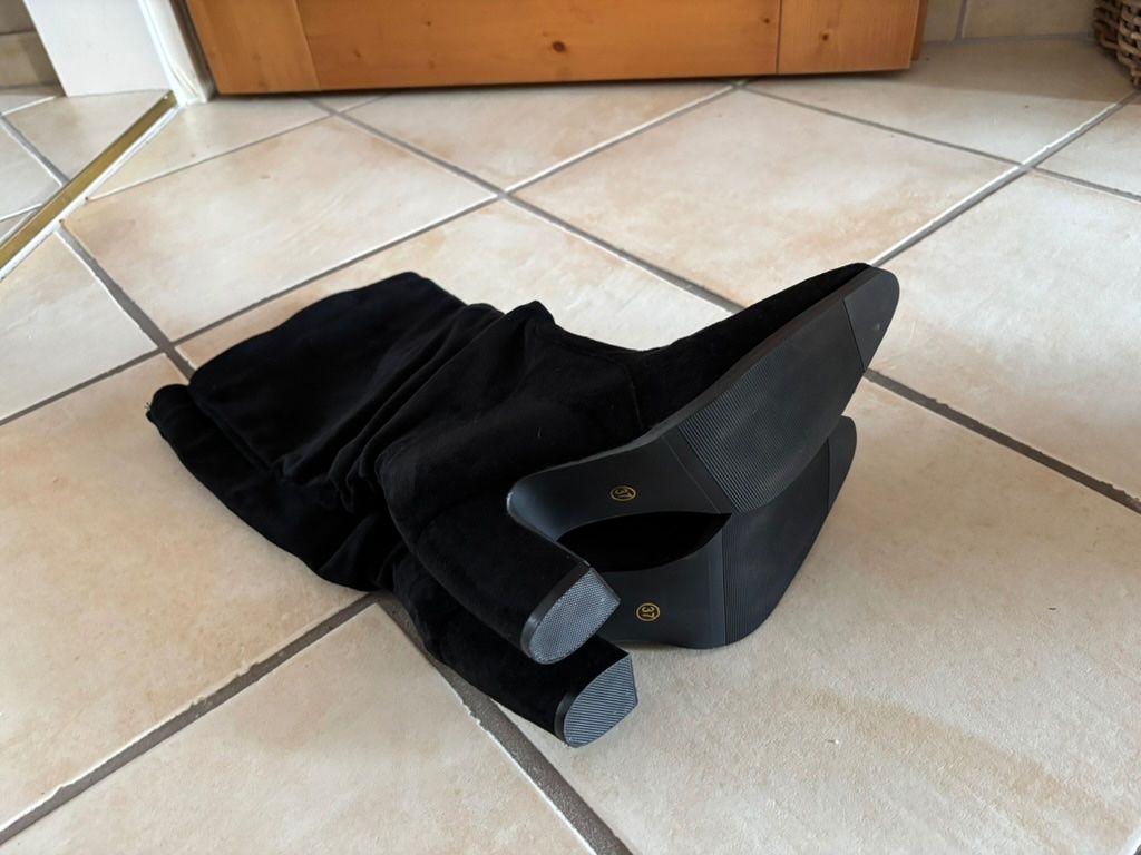 Scarpe da donna: Stiefel schwarz Velours, neu Gr. 37 – Nuovo (secondo la descrizione) da Winterthur venduto da Riiita 2