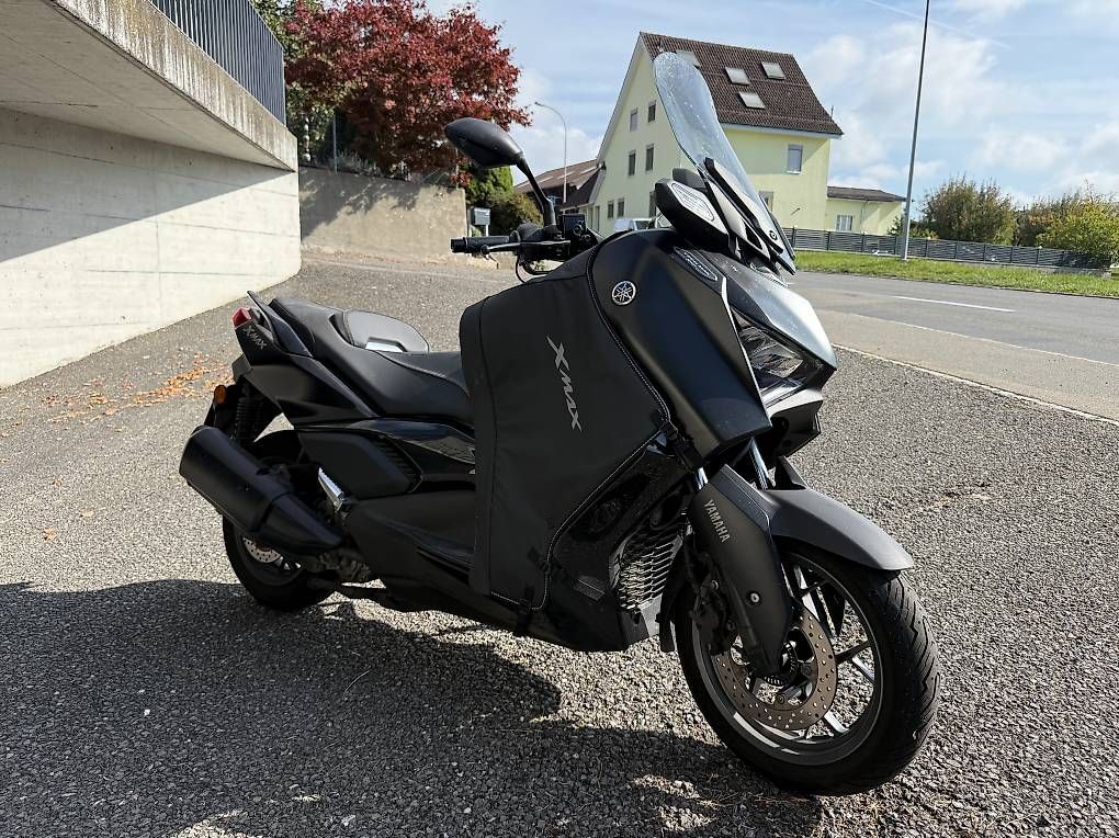 Scooters: Yamaha X-Max 300 Tech Max (ABS, 8950km, Jahrgang Dez/2023) – Gebraucht aus Schlierbach von mtx999