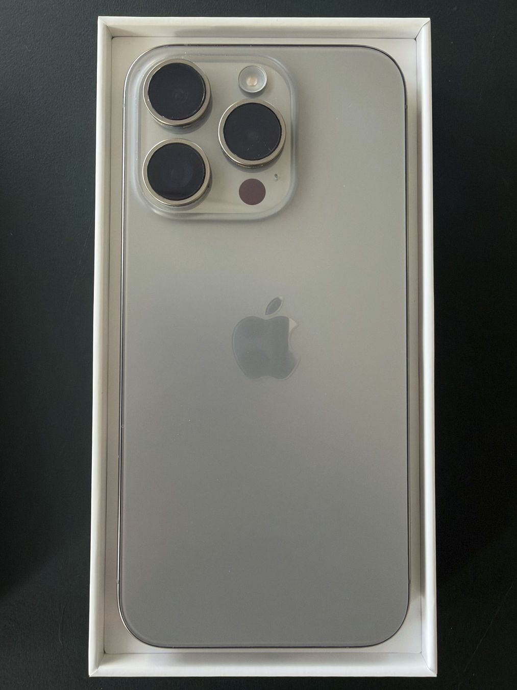 Apple Telefoni cellulari / Smartphones: iPhone 15 pro 256GB - Titan – Usato da Dübendorf venduto da lebe_bunter 1