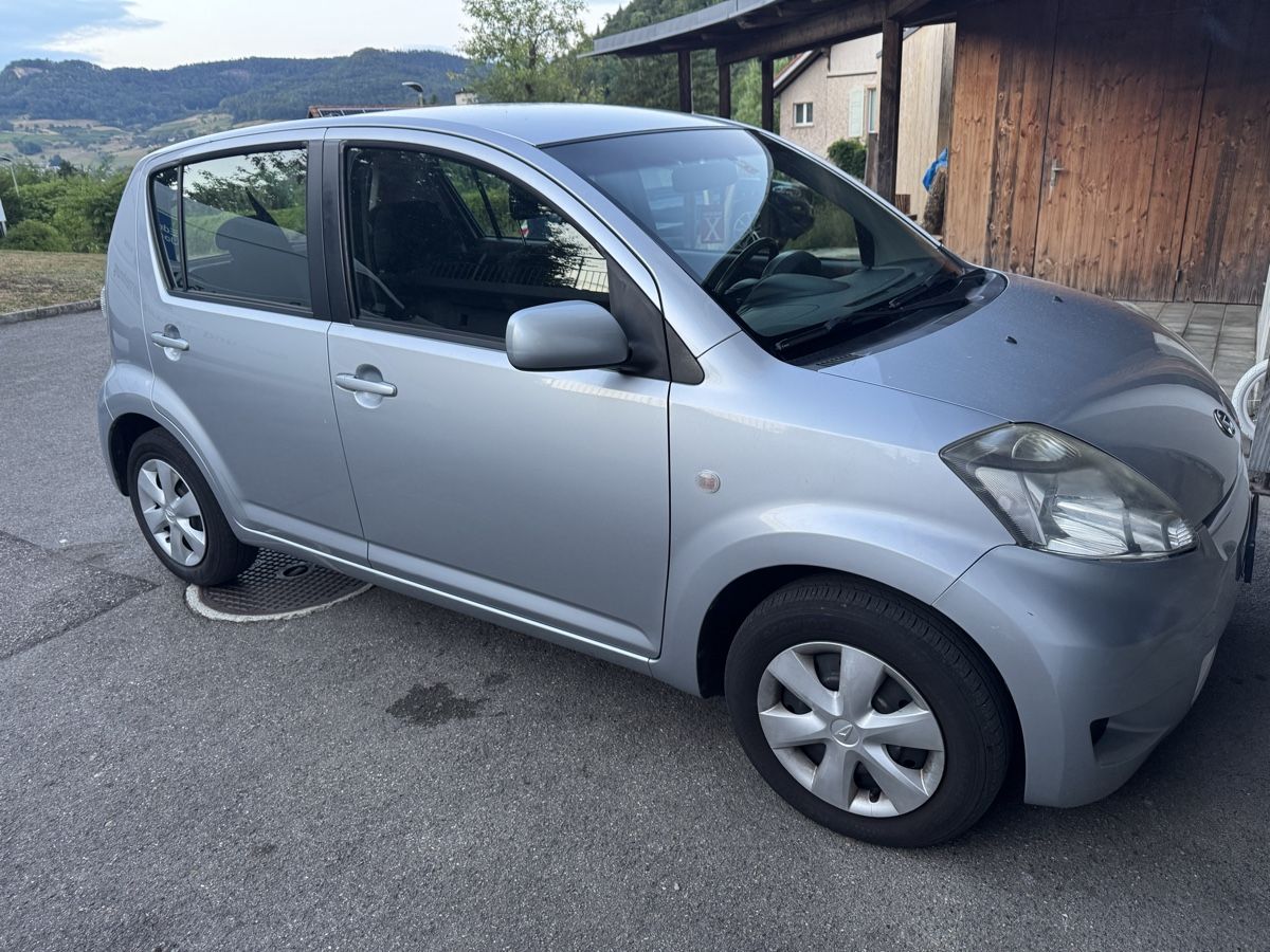 Daihatsu Autos: Daihatsu Sirion 1.3 – D'occasion à zunzgen par rin_5pjc