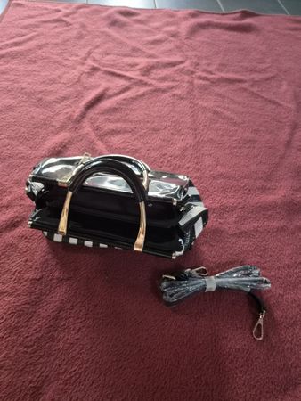Damen Handtasche schwarz weiss gestreift mit Henkel  Riemen