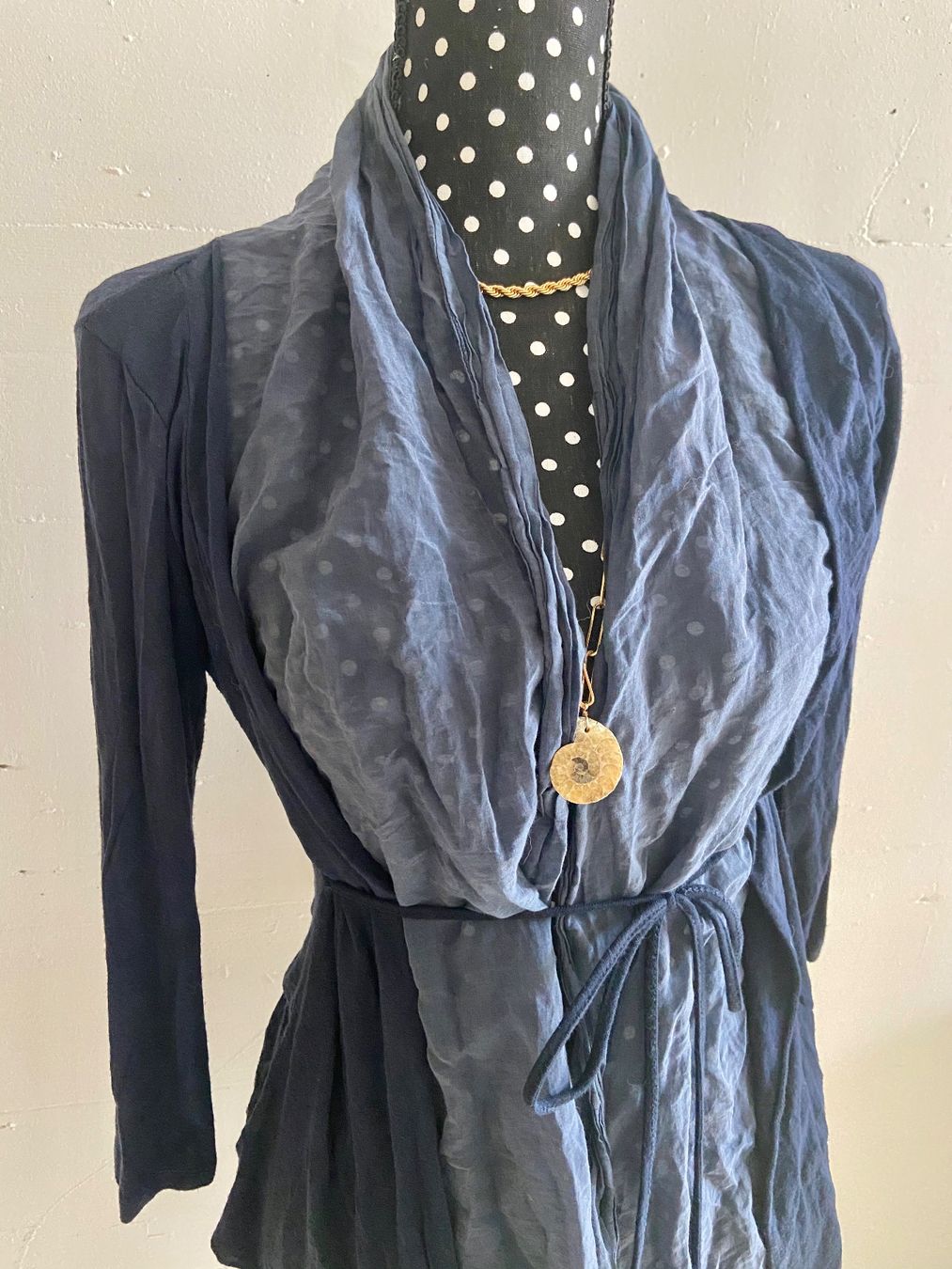 Camicette: Hochwertige Bluse in blau – Usato da Zürich venduto da enjoyxvintage 1