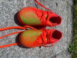 Fussballschuhe Kinder Gr. 29 Adidas rot/grün. Top Zustand!