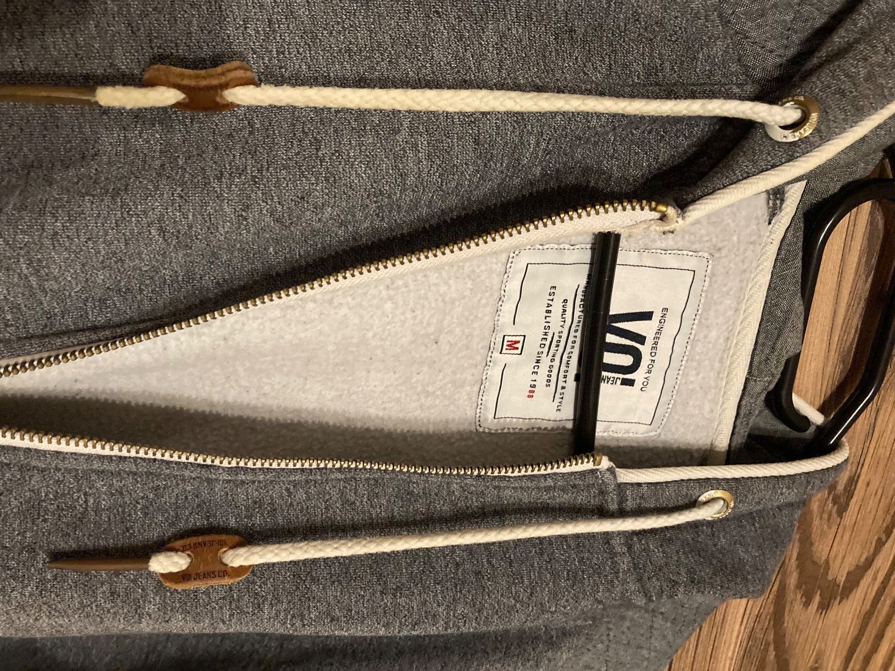 Maglioni & Felpe: Kapuzenpullover VOI (M) – Usato da Basel venduto da Tshabajuju 2