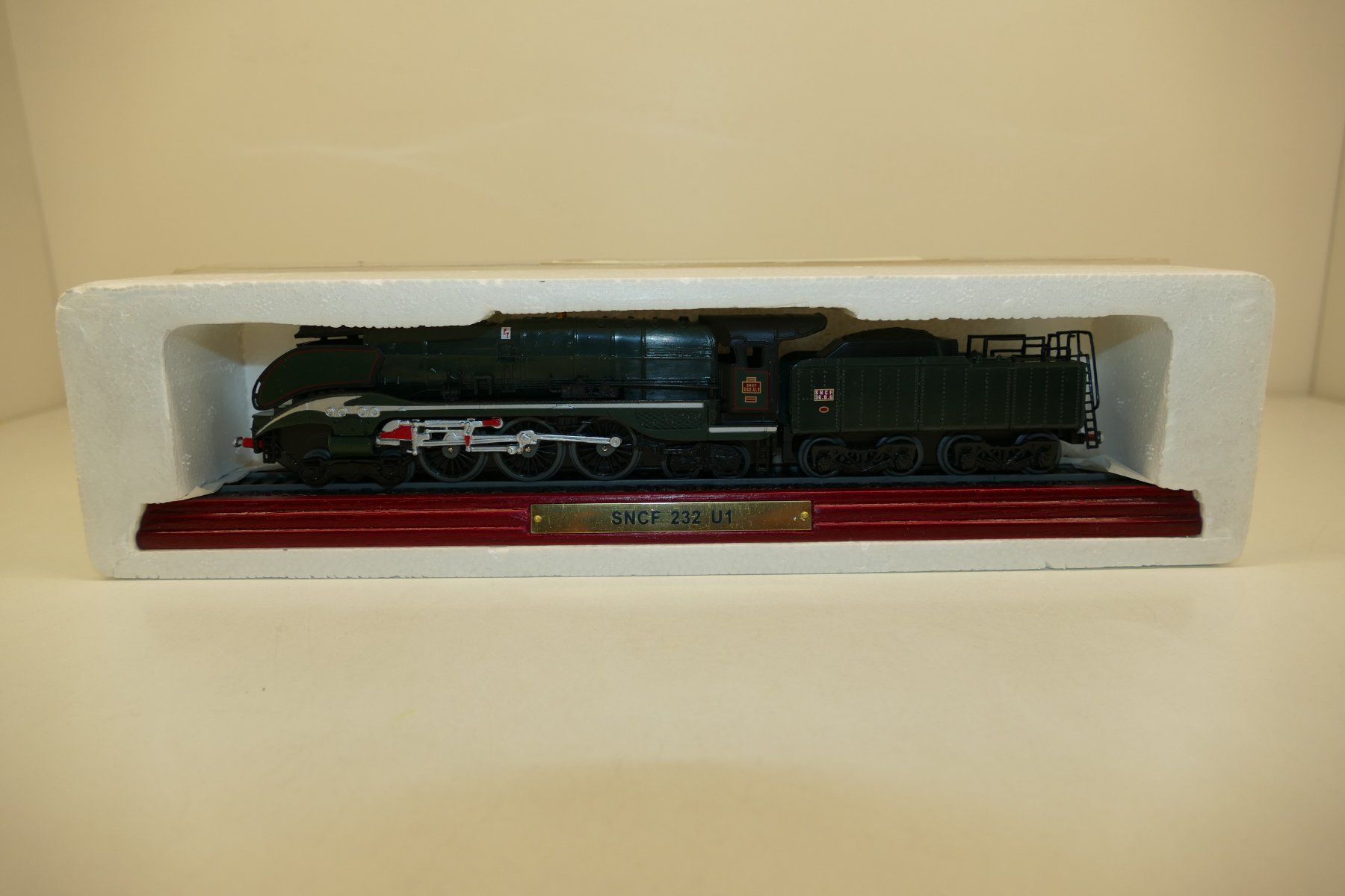 Modelleisenbahnen: Standmodell: Dampflok SNCF 232 U1 auf Sockel – Neu (gemäss Beschreibung) aus Niederhasli von rail-duerst