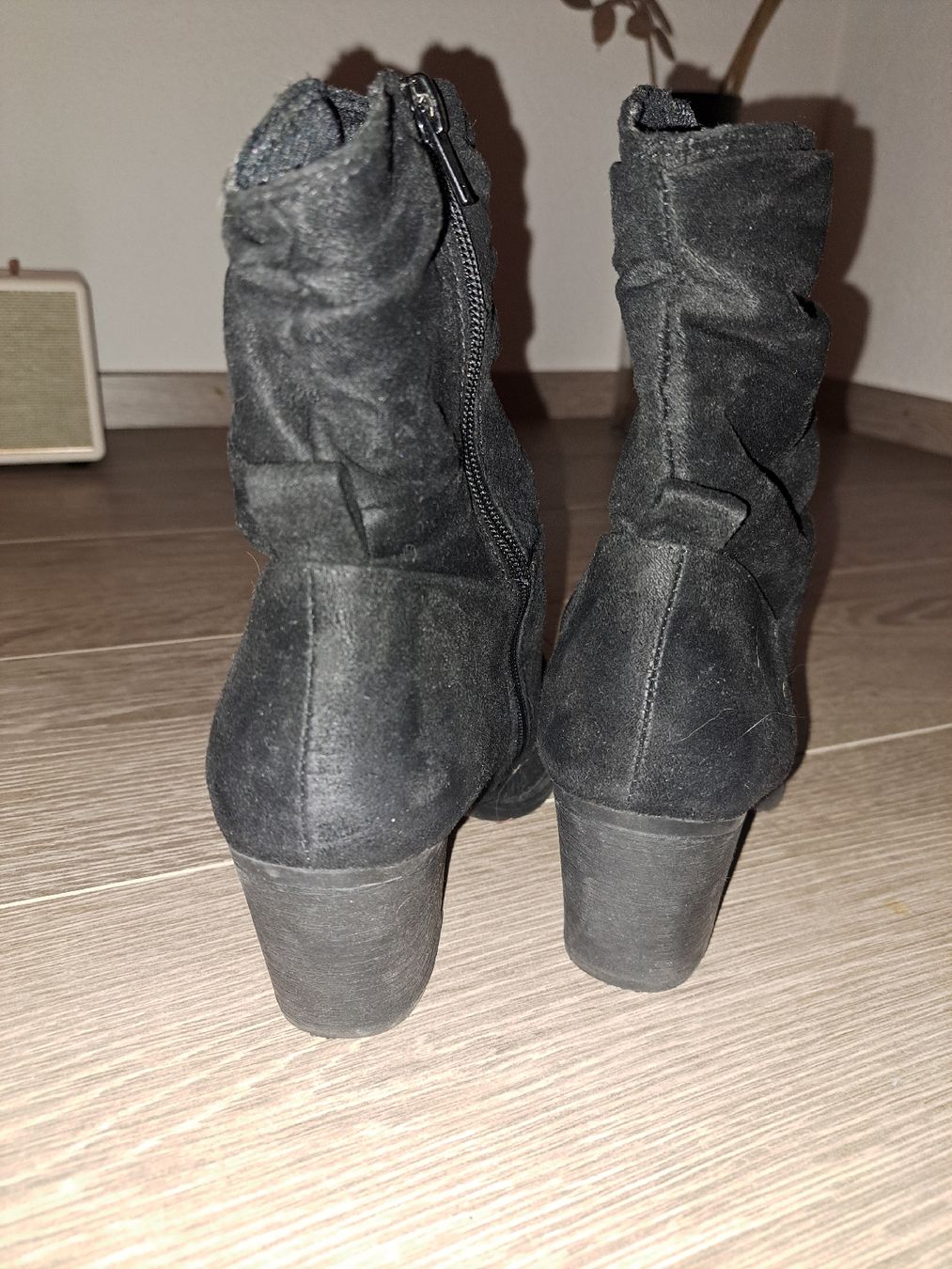 Scarpe da donna: Schwarze Wildleder Stiefeletten Grösse 38 – Usato da Wetzikon ZH venduto da secondhandsfashion 2