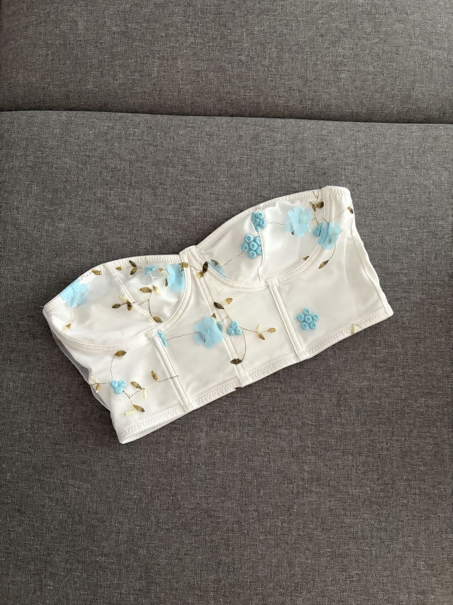 Top: Corset fleuri blanc et bleu - taille XS/S – Nuovo (secondo la descrizione) da Villars-sur-Glâne venduto da jsa_1752 2