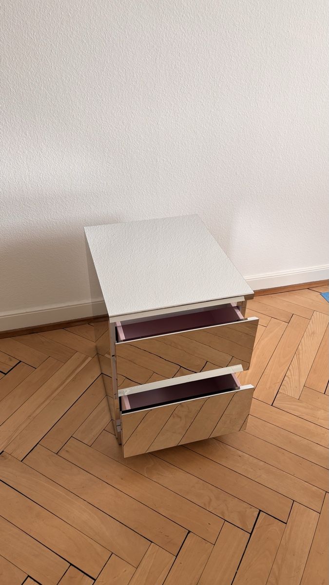 Ikea Nachttische: Ikea Malm Nachttisch Limitierte Spiegel - Edition – Gebraucht aus Zürich von ryanoppliger