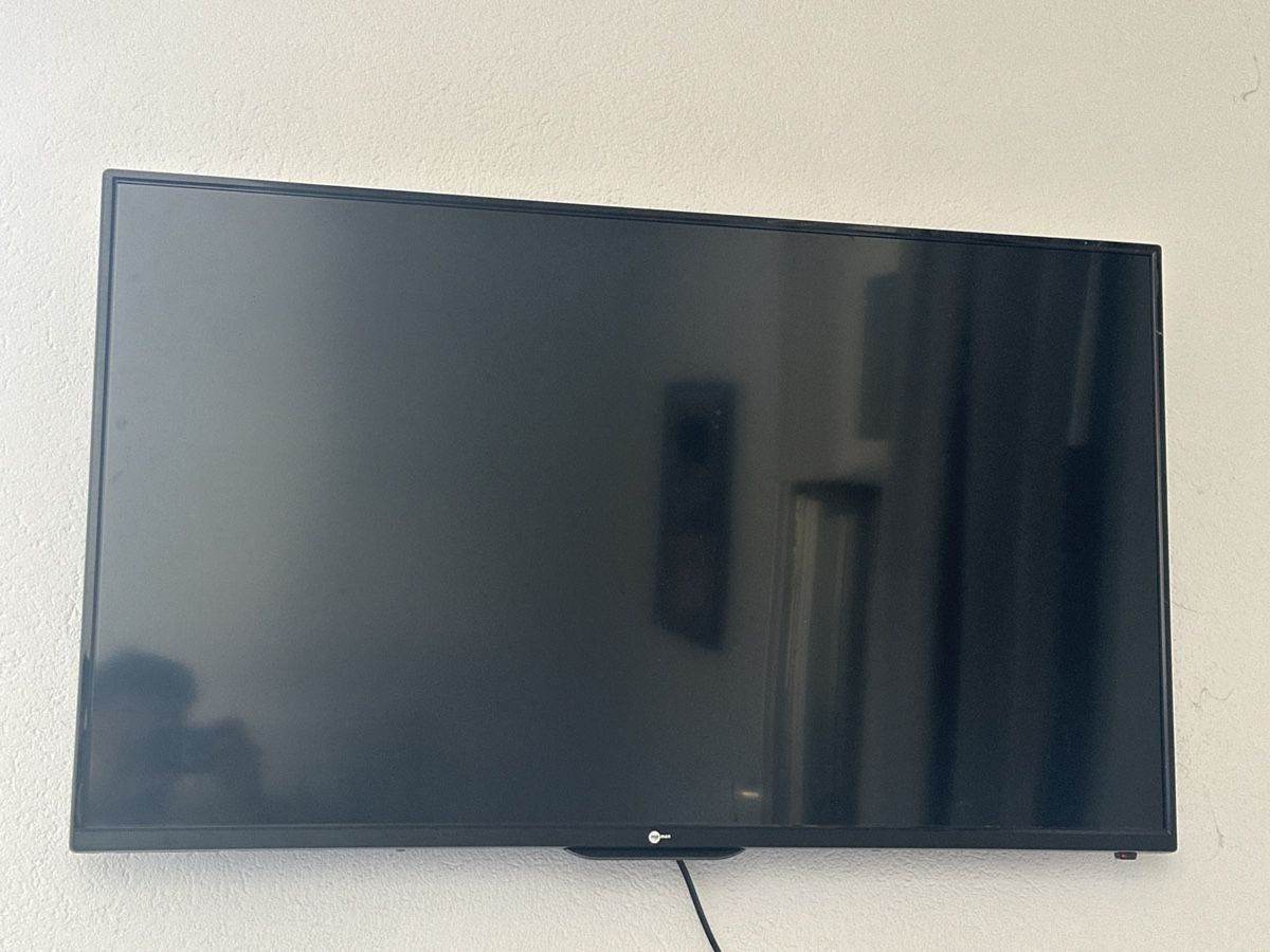 Fernseher: Fernseher mpman 40 Zoll  – Gebraucht aus St. Gallen von alv_nm8x