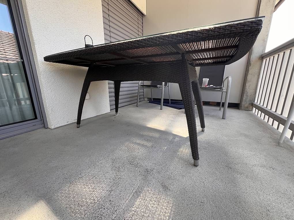 Tavoli: Balkon / Gartentisch aus Rattan mit Glasplatte – Usato da Pfungen venduto da Pumii1 3