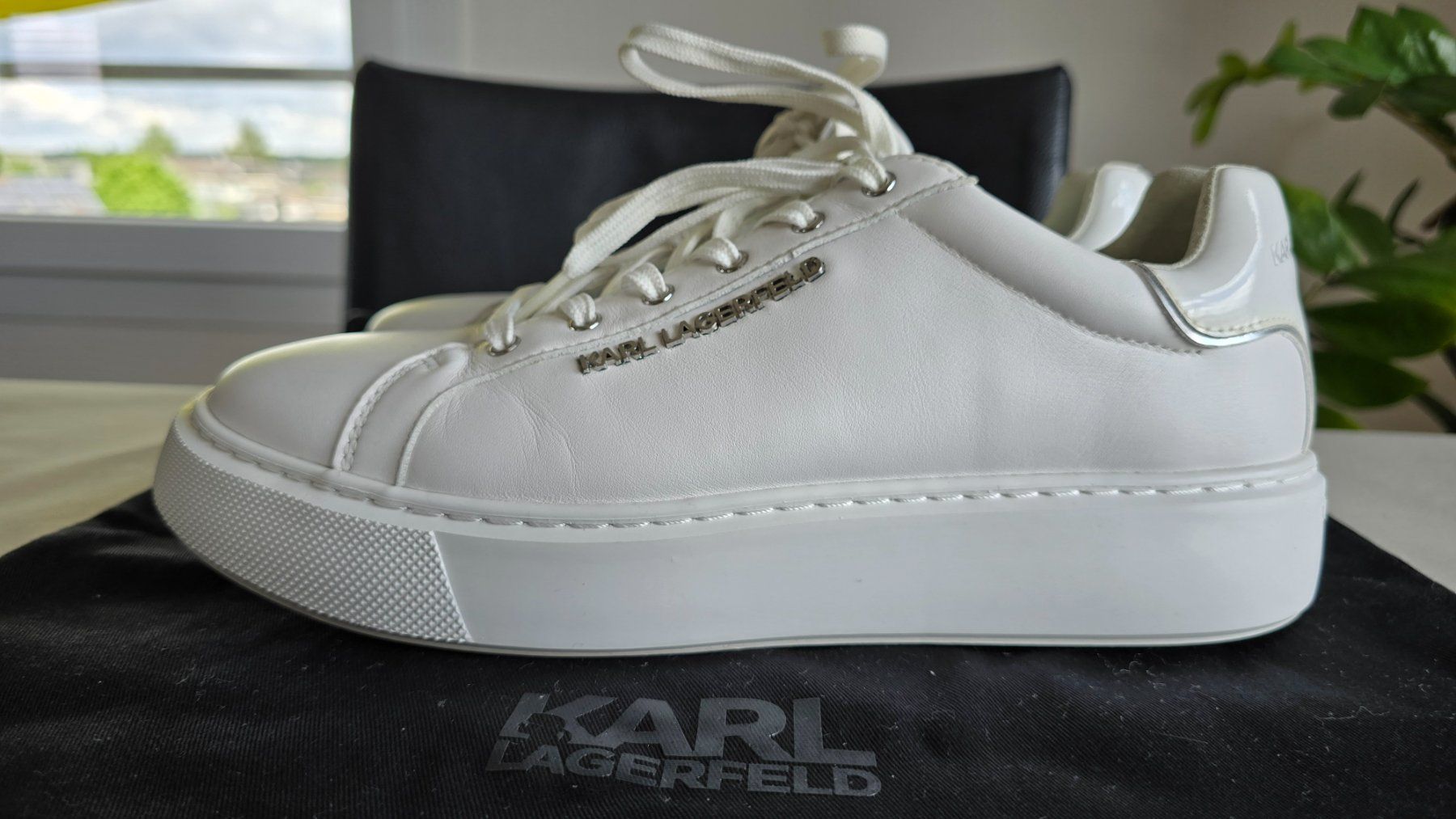 Karl Lagerfeld Scarpe da donna: Karl Lagerfeld Low-top Sneaker weiss – Usato da Uster venduto da proshka74
