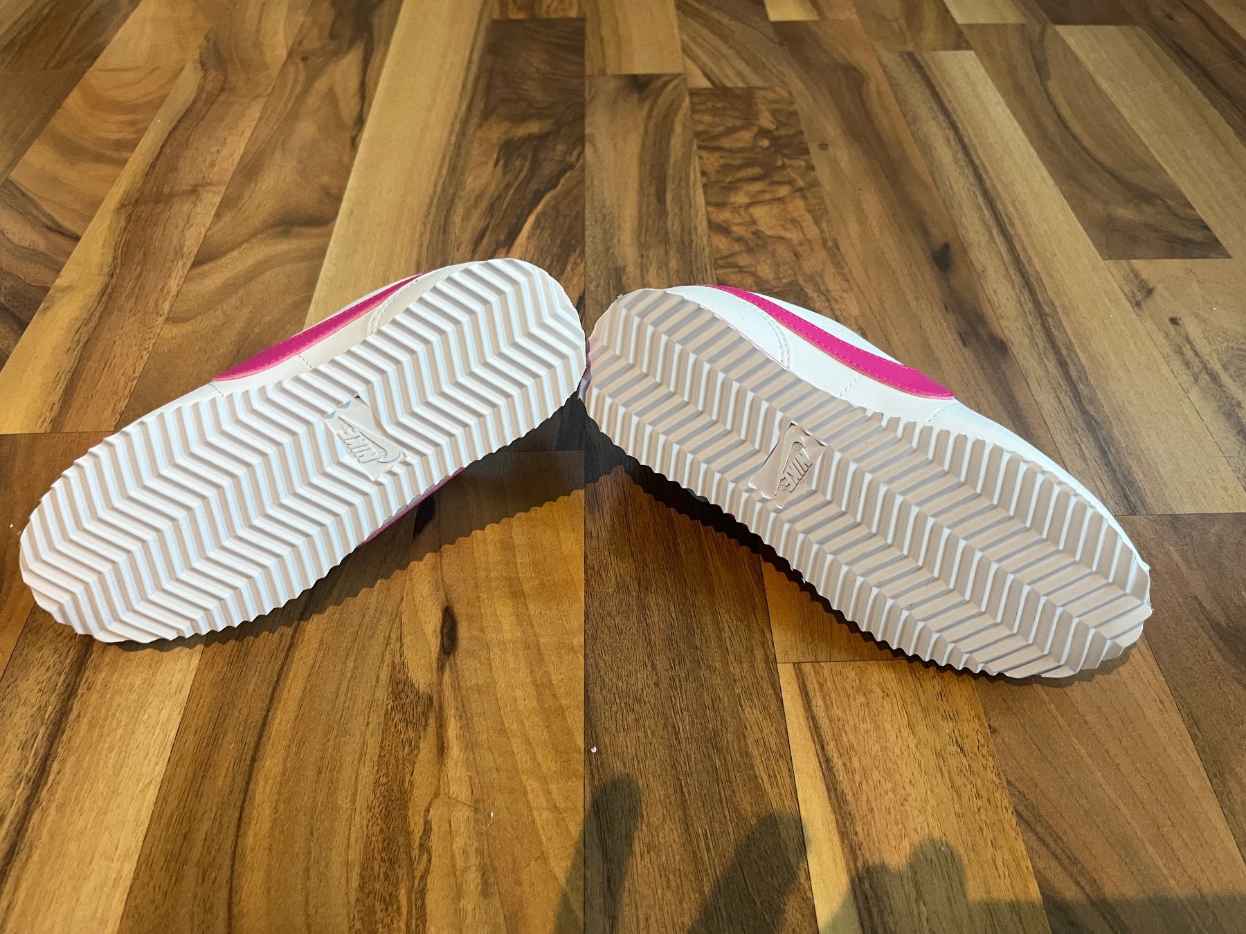 Nike Scarpe per ragazze: Neue Nike-Turnschuhe – Usato da Heitenried venduto da Brutus2003 1