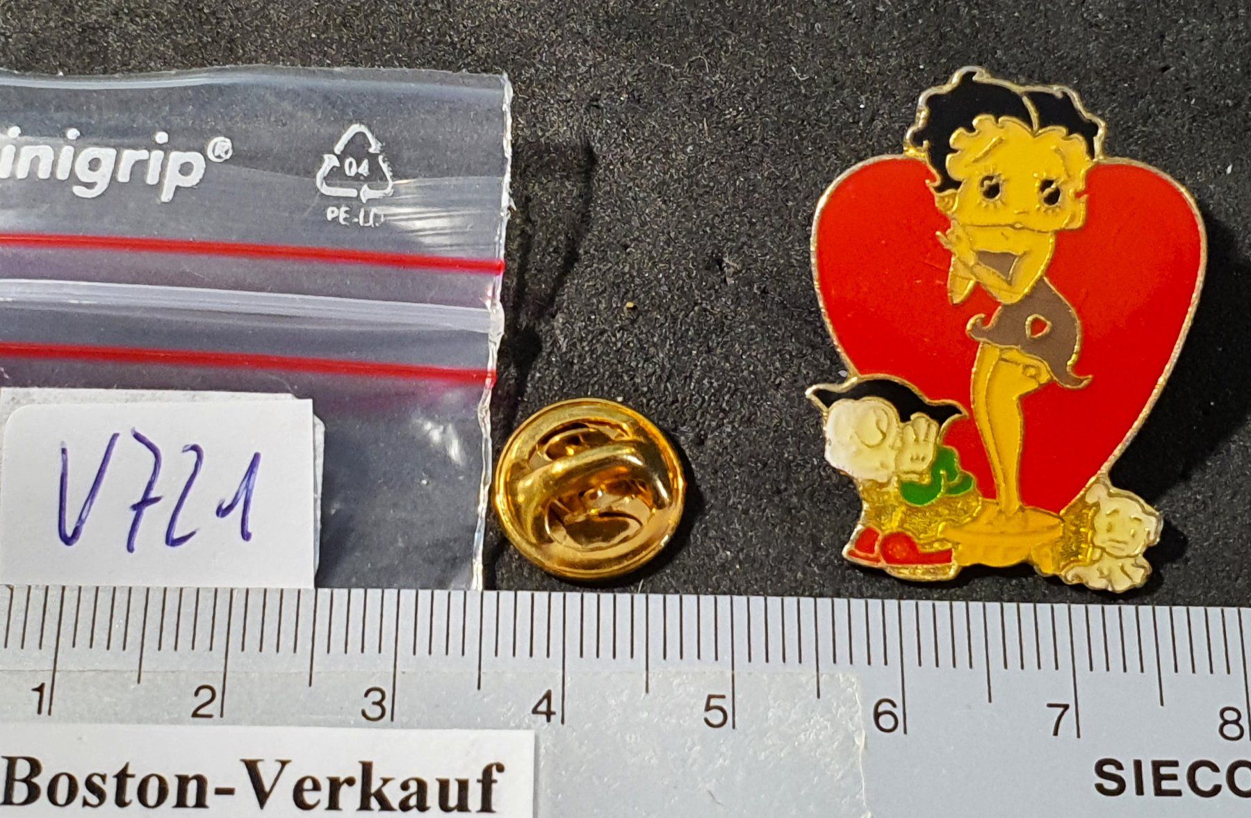 Placchette & Badge: V721 - Pin Betty Boop / Herz – Usato da Reinach BL venduto da Boston-Verkauf 1