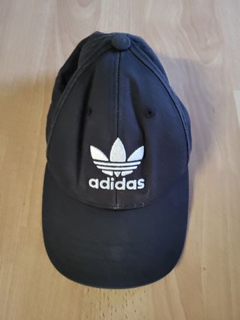 Kappe Adidas schwarz Logo verstellbar neuwertig
