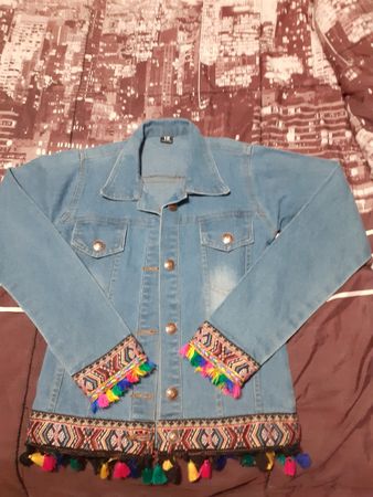 Jeansjacke blau mit Quasten und Stickerei Grösse 18