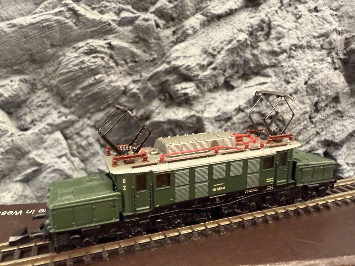 Märklin Modellini di ferrovie: Märklin 8822 DB BR 194 DEFEKT – Usato da Lupsingen venduto da New-Haven