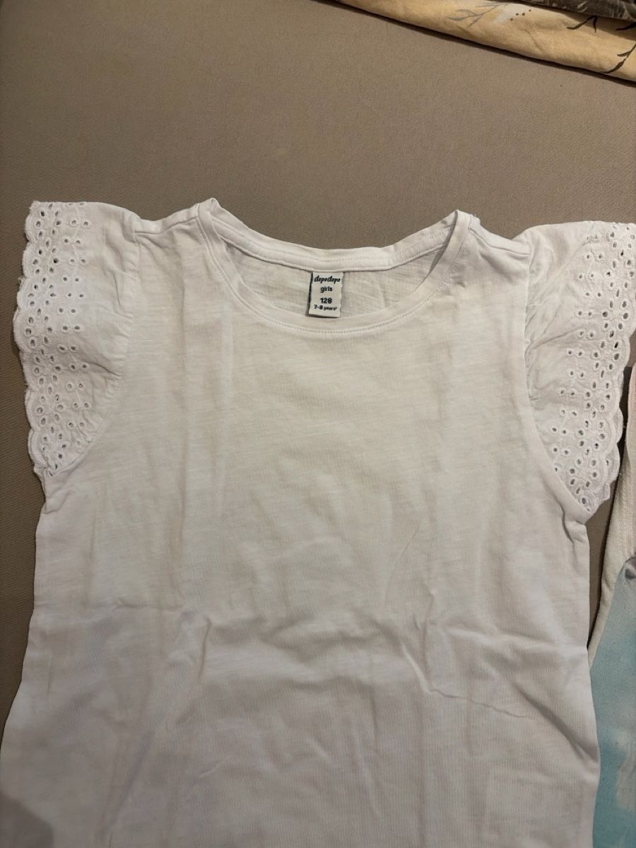 Blouses, T-shirts & Tops: 2 t Shirts 128 – D'occasion à Galgenen par Hawaii021 1