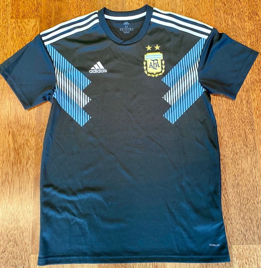 Adidas Canottiere & Pantaloni: Argentinien away Shirt - 2019 – Nuovo (secondo la descrizione) da Hermetschwil-Staffeln venduto da Beat131