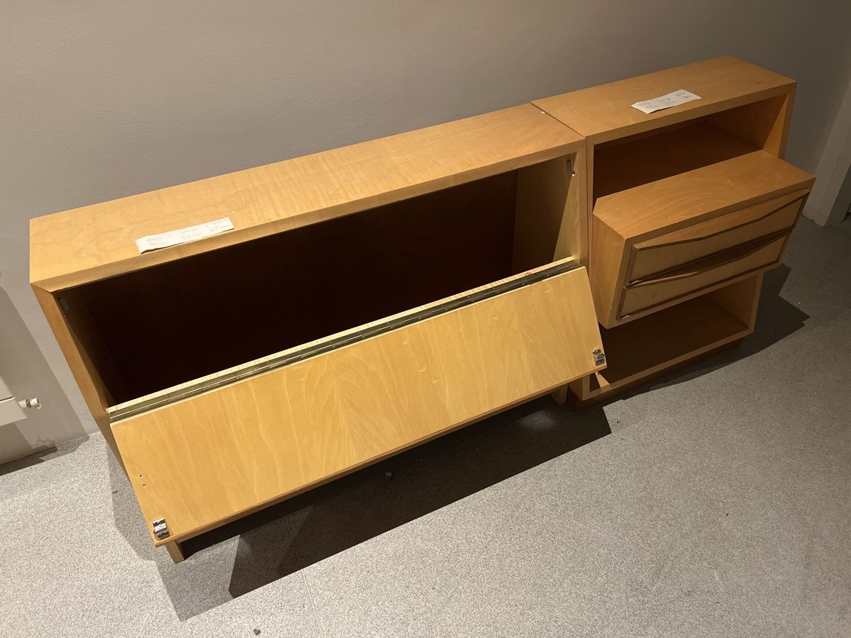 Comodini: Bettzeugkasten mit Nachttisch – Usato da Solothurn venduto da Spicar 1