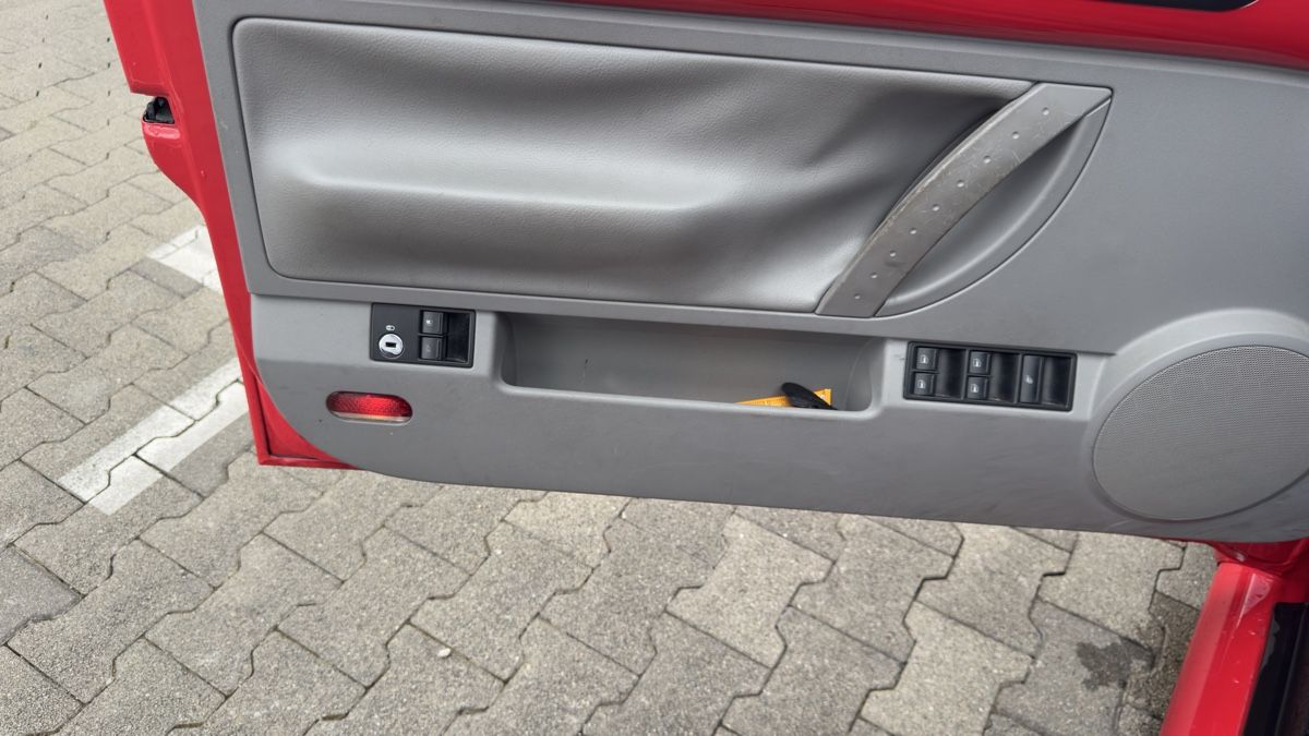 VW Automobili: VW New Bettle Cabrio 2.0 – Usato da Stein Am Rhein venduto da Xsrxx 5