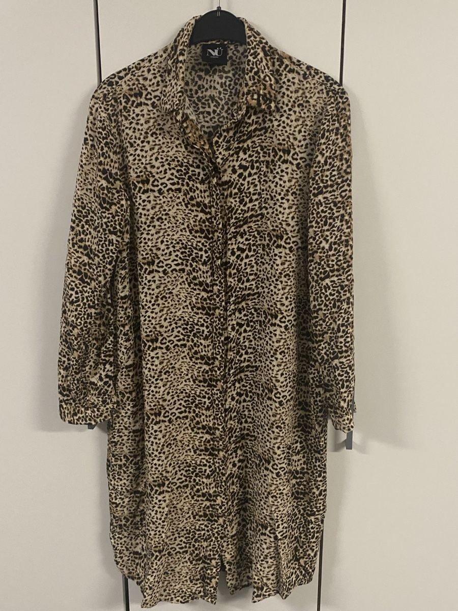 Vestiti: Kleid von NÜ  Dänemark Gr.M Leoprint – Usato da Biel-Benken BL venduto da PANORMUS