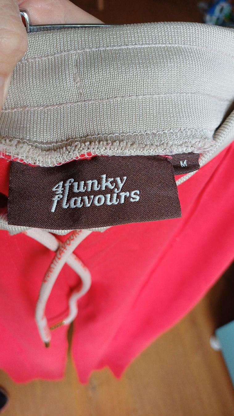 Pantaloni: 4funkyflavours Jogginghose Rot Grösse M  – Usato da St. Gallen venduto da luc_kw7x 3