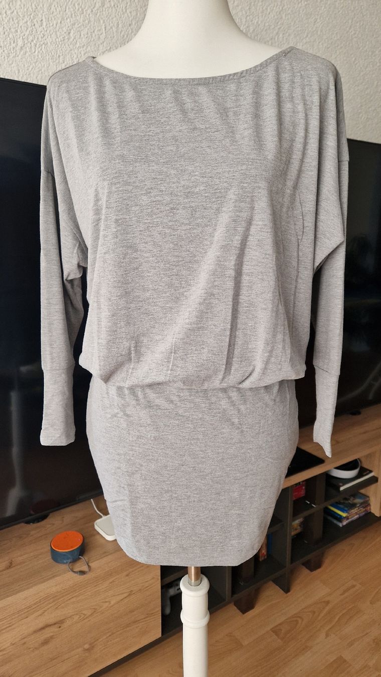 Kleider: Grey Ezra Basics Mini Dress, Size S – Gebraucht aus Klingnau von fairy.princess
