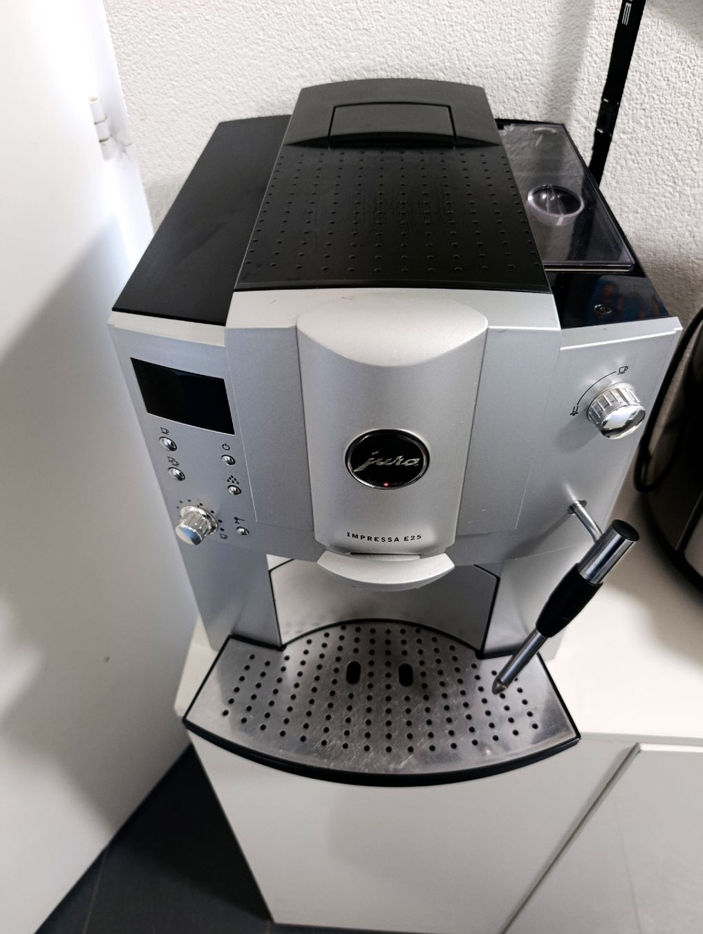 Jura Macchine per caffè & Macchine per espresso: jura impressa E25 machine a cafe – Usato da Monthey venduto da Sws5 1