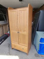 Massivholzschrank