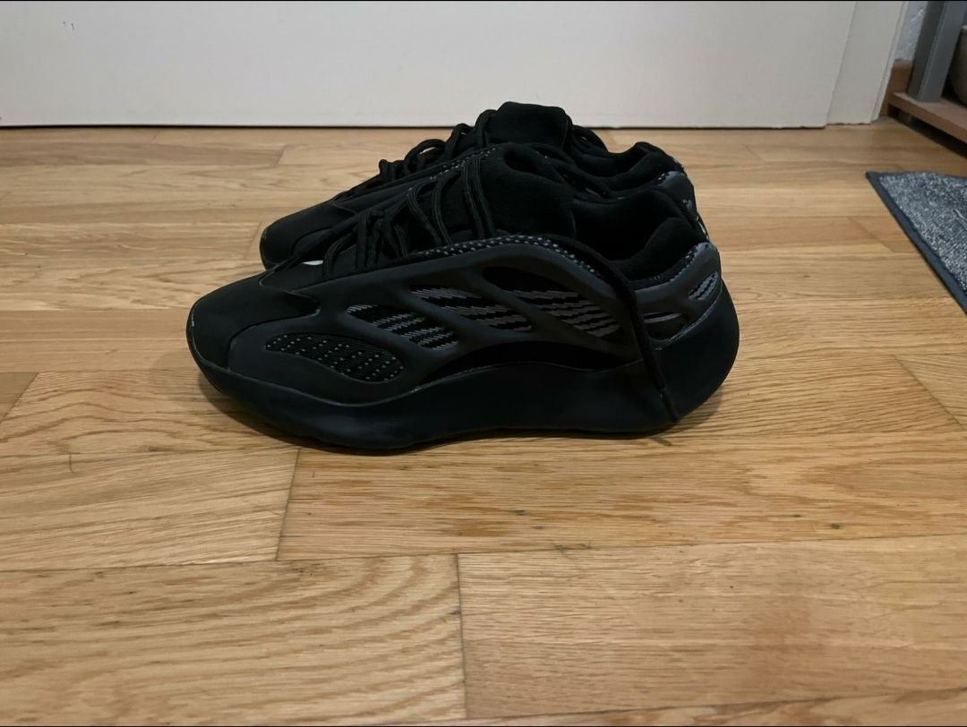 Adidas Scarpe da uomo: Adidas yezzy 700v3 – Usato da Fribourg venduto da mal_8zjh 3