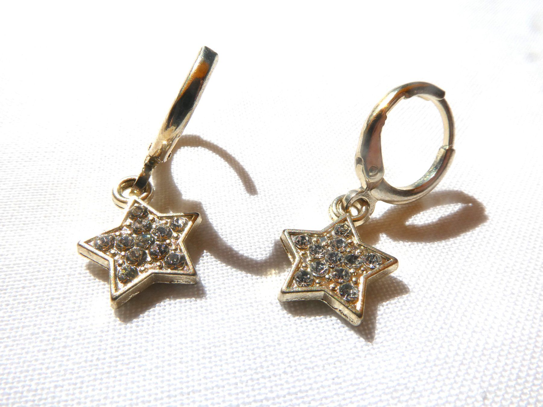 Orecchini pendenti & Orecchini a lobo: Ohrstecker mit Strass, Klappverschluss,  Modeschmuck / neu – Nuovo (secondo la descrizione) da Gattikon venduto da kaandooh