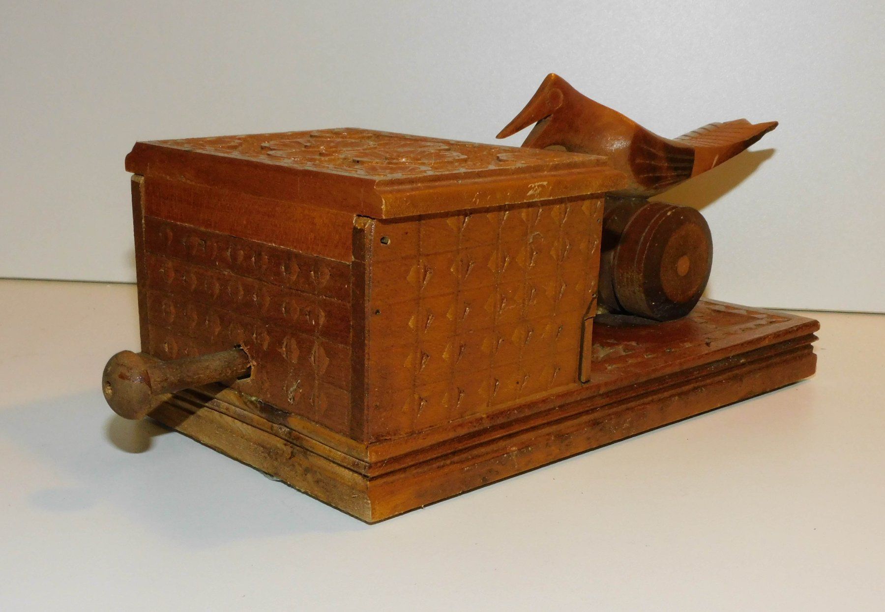 Articoli in legno: Zigarettenspender handgeschnitzt   Design – Usato da Sursee venduto da 76 8