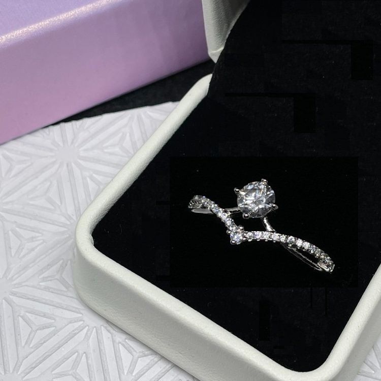 Ringe: Moissanite Ring, Silber 0.5ct - Gr. 62 Zertifikat – Neu (gemäss Beschreibung) aus Thun von Creative-Art-Tess 1