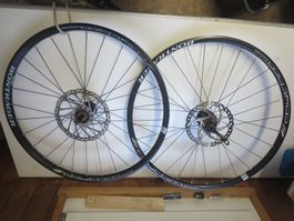 BONTRAGER Laufradsatz 26" 28 Speichen H135mm V100mm