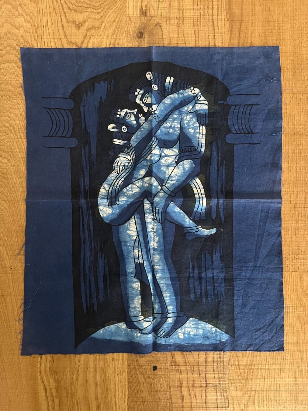Tessuti: Batik Wandbild oder Tuch, blau, Liebesszene, Indien – Nuovo (secondo la descrizione) da Turtmann venduto da stonie_s