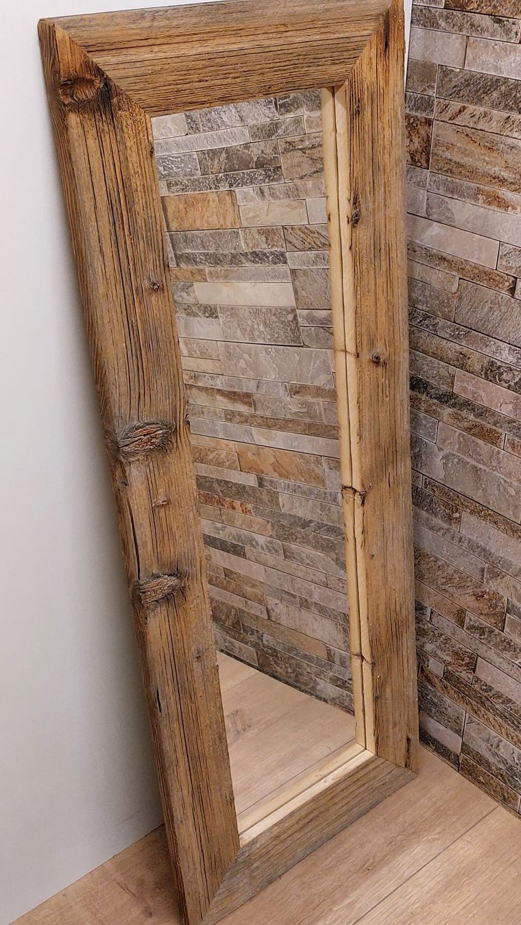Specchi: Spiegel mit einem Rahmen aus einem Altholzbrett – Nuovo e nell'imballaggio originale da Egnach venduto da Oldwoodstyle