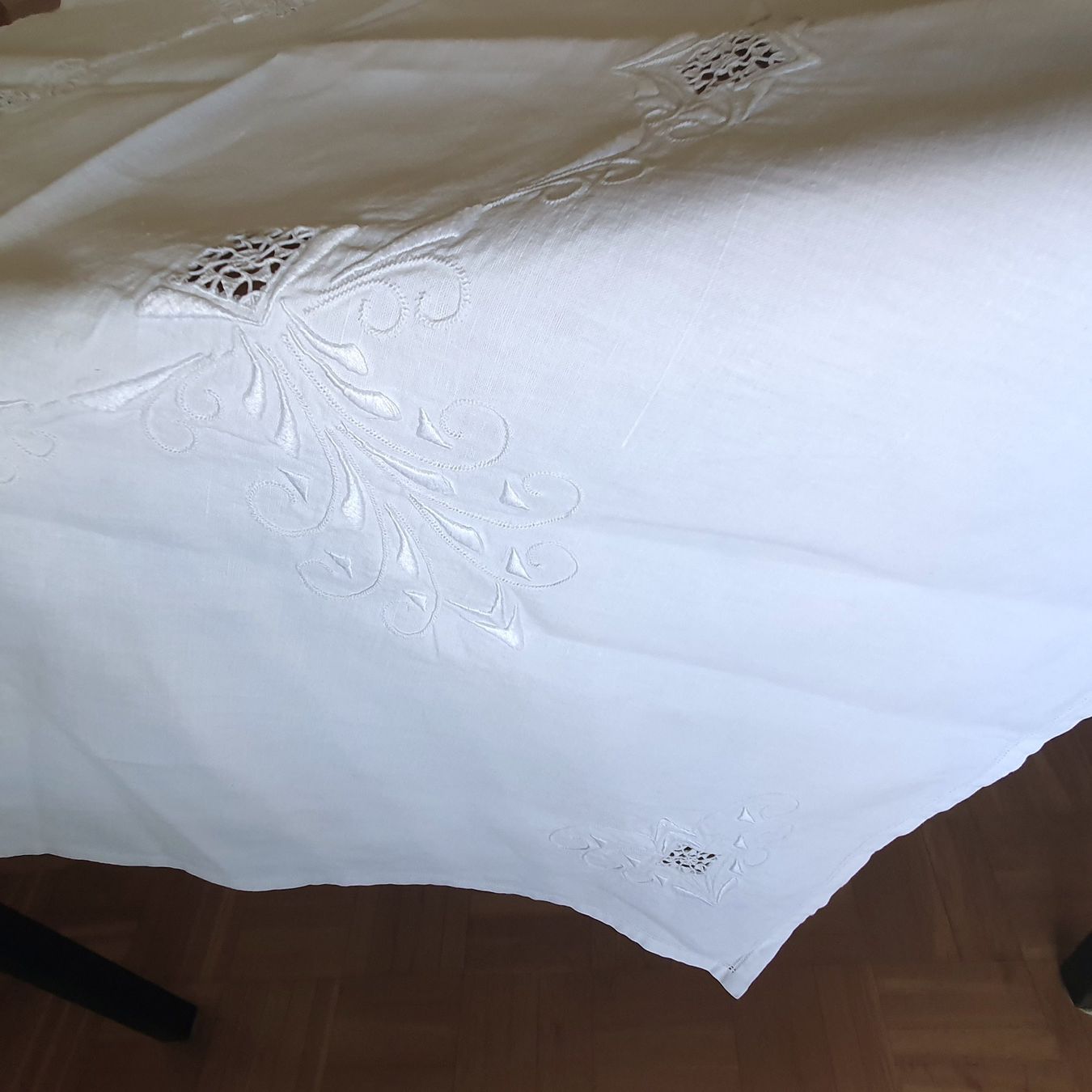 Sonstige Tischwäsche: Ancienne nappe carrée, 98 x 105 cm – Gebraucht aus Lausanne von venise001 5