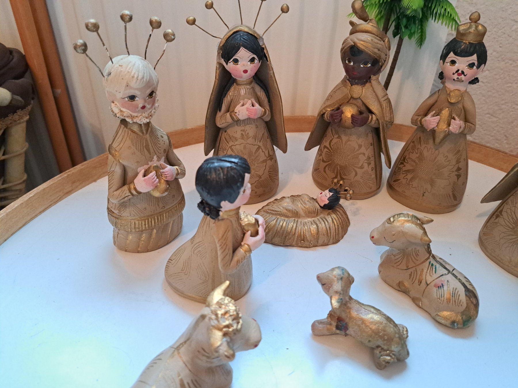 Alle Dekorationen: Krippenfiguren Ton mit Palmen, goldfarben – Gebraucht aus Zufikon von Dysundas 2