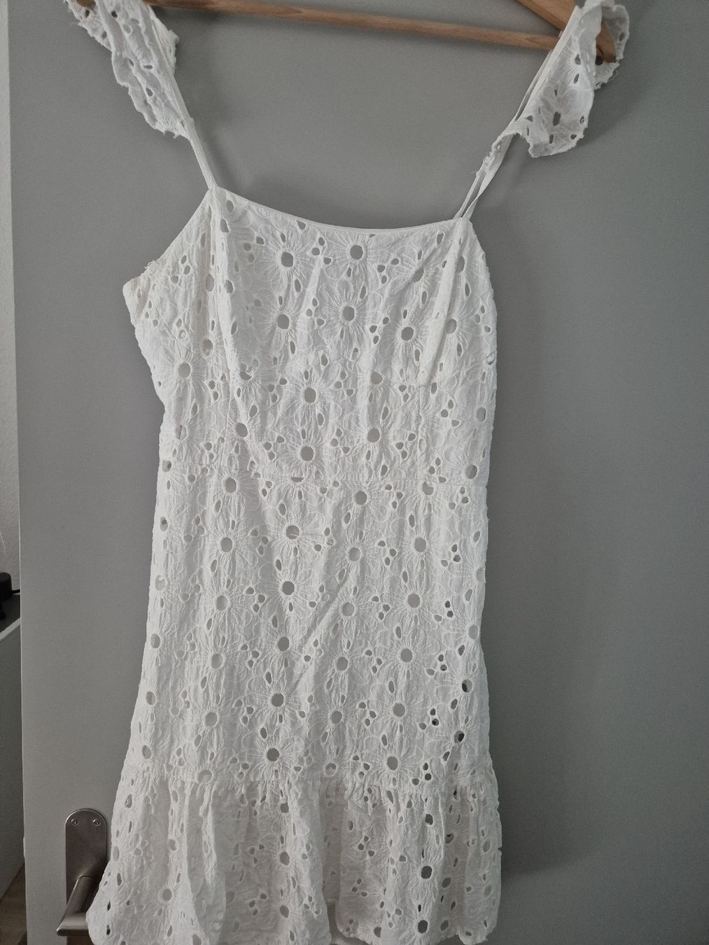 Kleider: Kleid weiss Grösse 36 von TRENDYOL  – Gebraucht aus Zürich von mit_jz2x