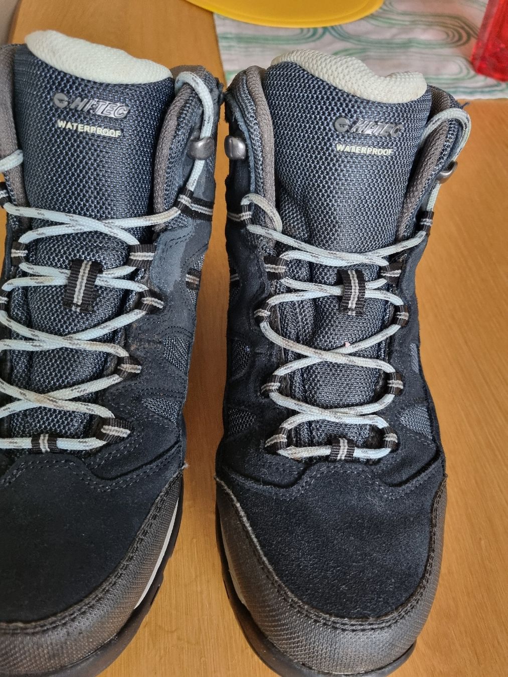 Scarpe da uomo: Wasserdichte Trekkingschuhe  Gr. 41 – Usato da Thun venduto da Vesna27 3