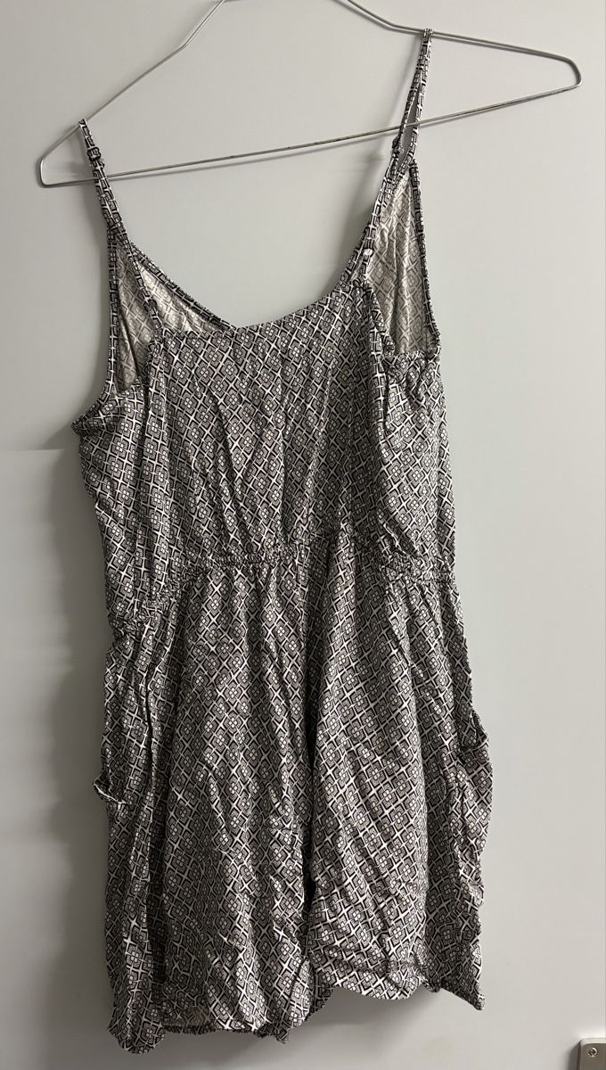 H&M Tute: Sommerlicher Jumpsuit mit Muster – Usato da Embrach venduto da ale_v5qn 3