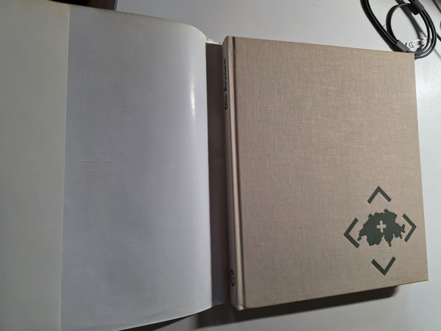 Libri: Die Armee - Mondo Buch 1988 – Difettoso da Walterswil BE venduto da Lonitti 2